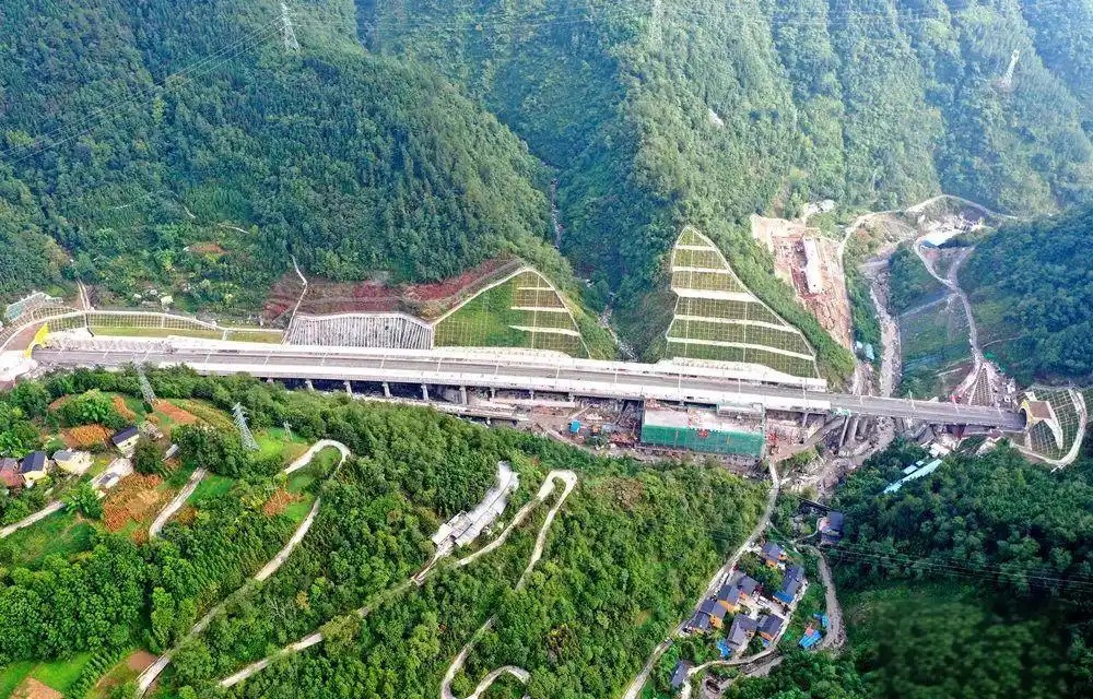 成昆铁路复线工程 - 恒全工程案例